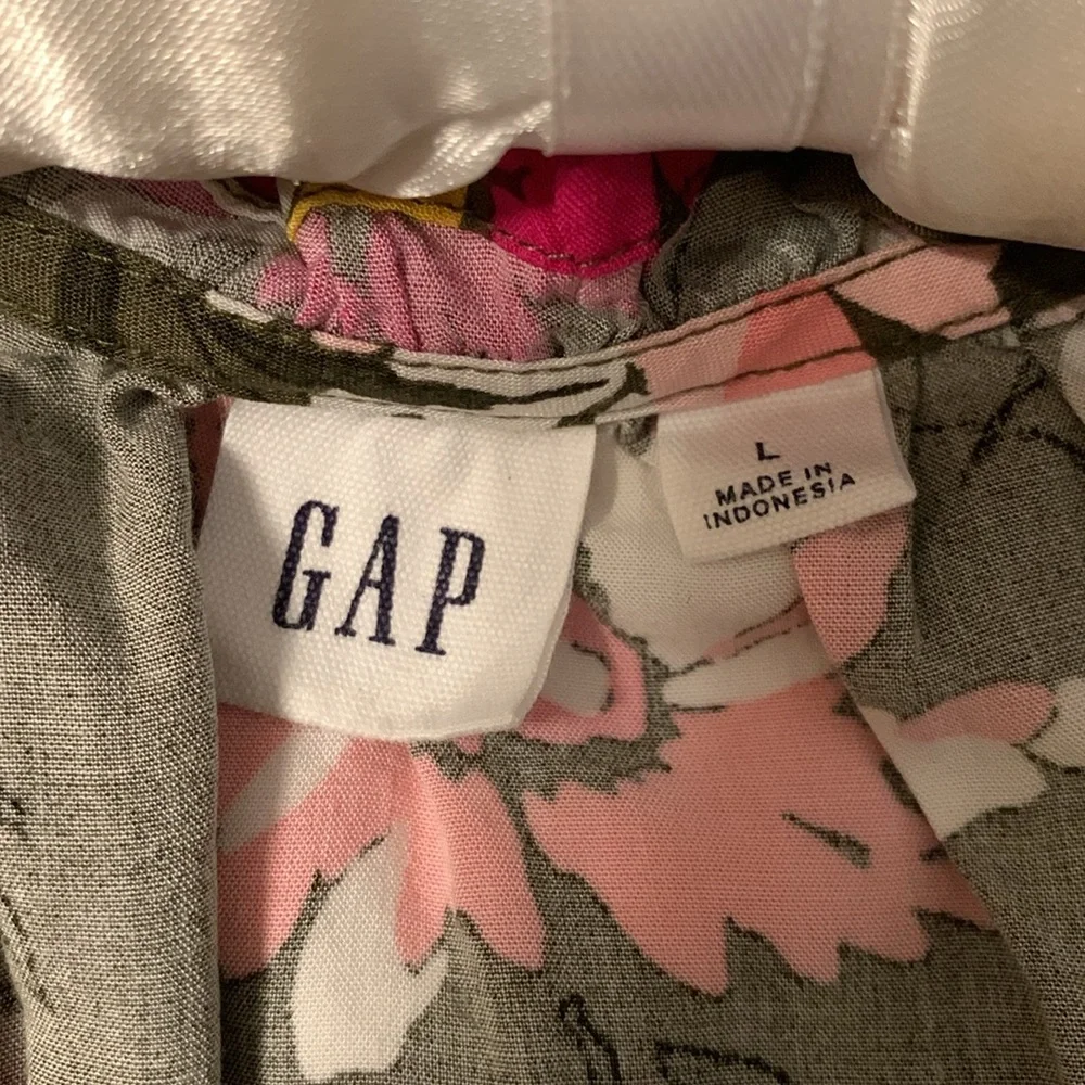 GAP Daisy Boho Peasant Blouse, Long Sleeve, Elastic Cuff, Ruffled Vee Neckline - Picture 10 of 11